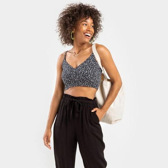 Francesca's | NWT Lue Ditsy Floral Crop Top 💠 - Picture 4 of 9